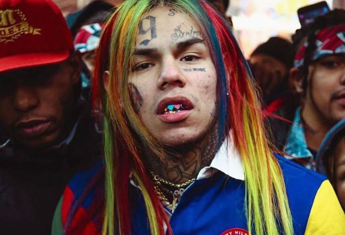 6ix9ine odsiaduje wyrok we własnym domu. W godzinę zarobi 5 mln dolarów