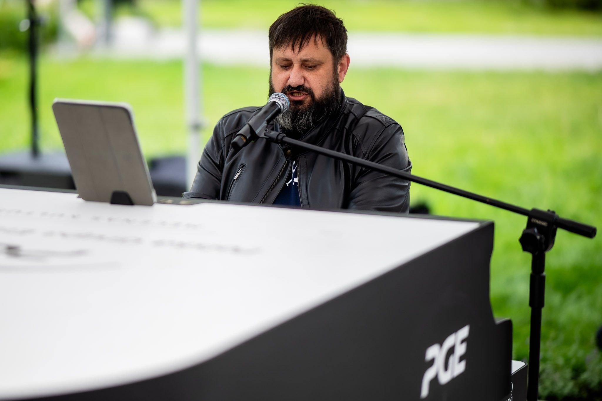 Koncert piosenek Jacka Kaczmarskiego w Toruniu. 