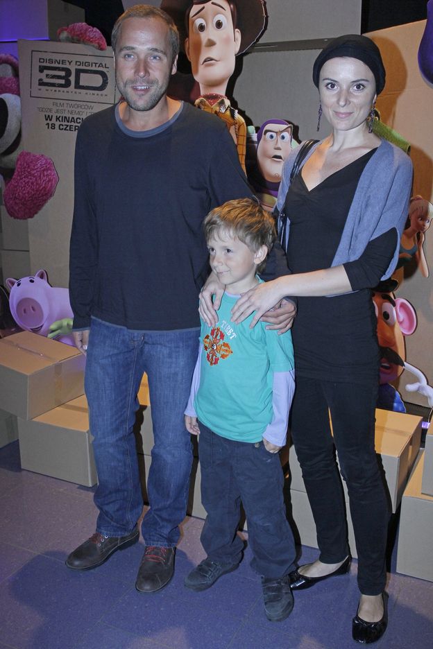 Łukasz Nowicki i Halina Mlynkova mają razem dorosłego syna. Tak dziś wygląda 19-letni Piotr. Nie zgadniecie, czym się zajmuje (FOTO)