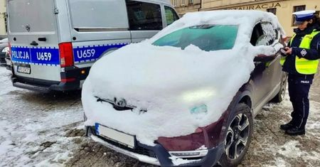 Pada śnieg? Natychmiast sprawdź to w swoim aucie. 5 kluczowych elementów