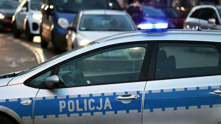 DAREK11
polska, policja, radiowóz, blokada, droga, korek, kolejka, datek, pojazdy, miasto, noc, patrol, policjant, policjantka, mundurowi, samochód, syrena, patrolowanie, interwencja, wydarzenie, akcja, mandat, kara, wykroczenie, covid, alarmowo, pomoc, prawo, punkty karne, galeryjka, znak, napis, symbol, mundur, kodeks