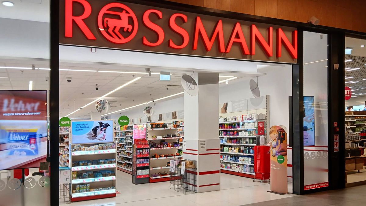 Oto co klienci kupują w Rossmannie w upalne dni