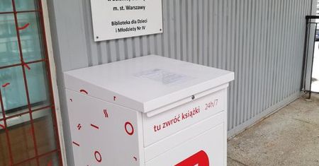 Warszawa. Białołęka z bibliotecznym książkomatem. "Szkoda, że tylko do zwrotów"