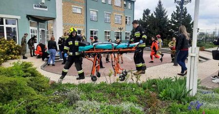 Uczniowie omdlewali. Na ratunek służby z całego województwa
