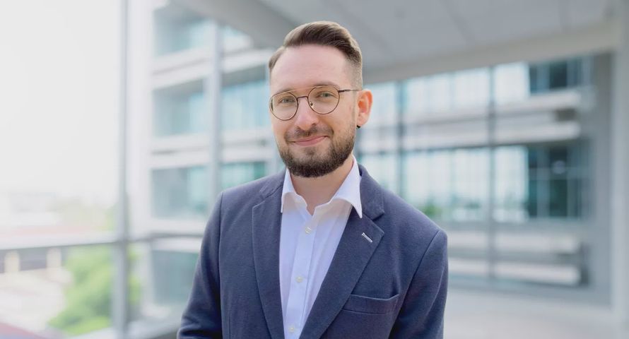 Bartłomiej Szponarski w agencji Altavia Kamikaze + K2