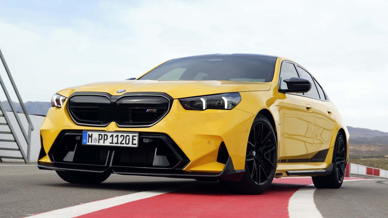 BMW M5 zyskało pakiet Performance. Nie liczcie jednak na niższą masę