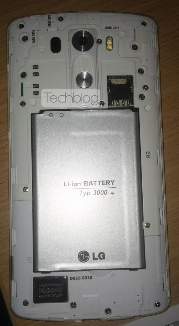 LG G3 nie tylko ze slotem na karty microSD, ale też wymienną baterią! 2