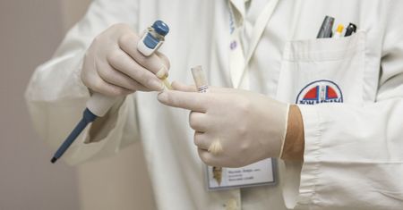 Przełomowe działanie w leczeniu tego nowotworu? "Ta terapia przedłuża życie"