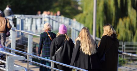 Tak różnią się zarobki Polek i Polaków. W Europie jest kraj, gdzie kobiety zarabiają więcej niż mężczyźni