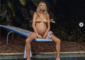 Elsa Hosk w odważnej sesji ciążowej. Modelka Victoria's Secret dzieli się też wrażeniami z porodu