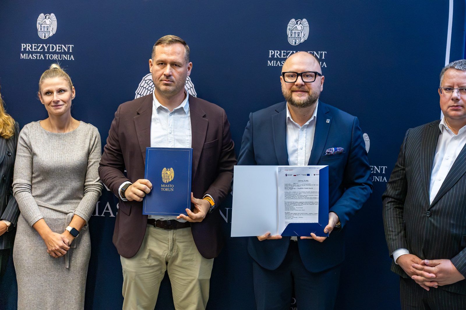 Podpisanie umowy na budowę Centrum Integracji Międzypokoleniowej
