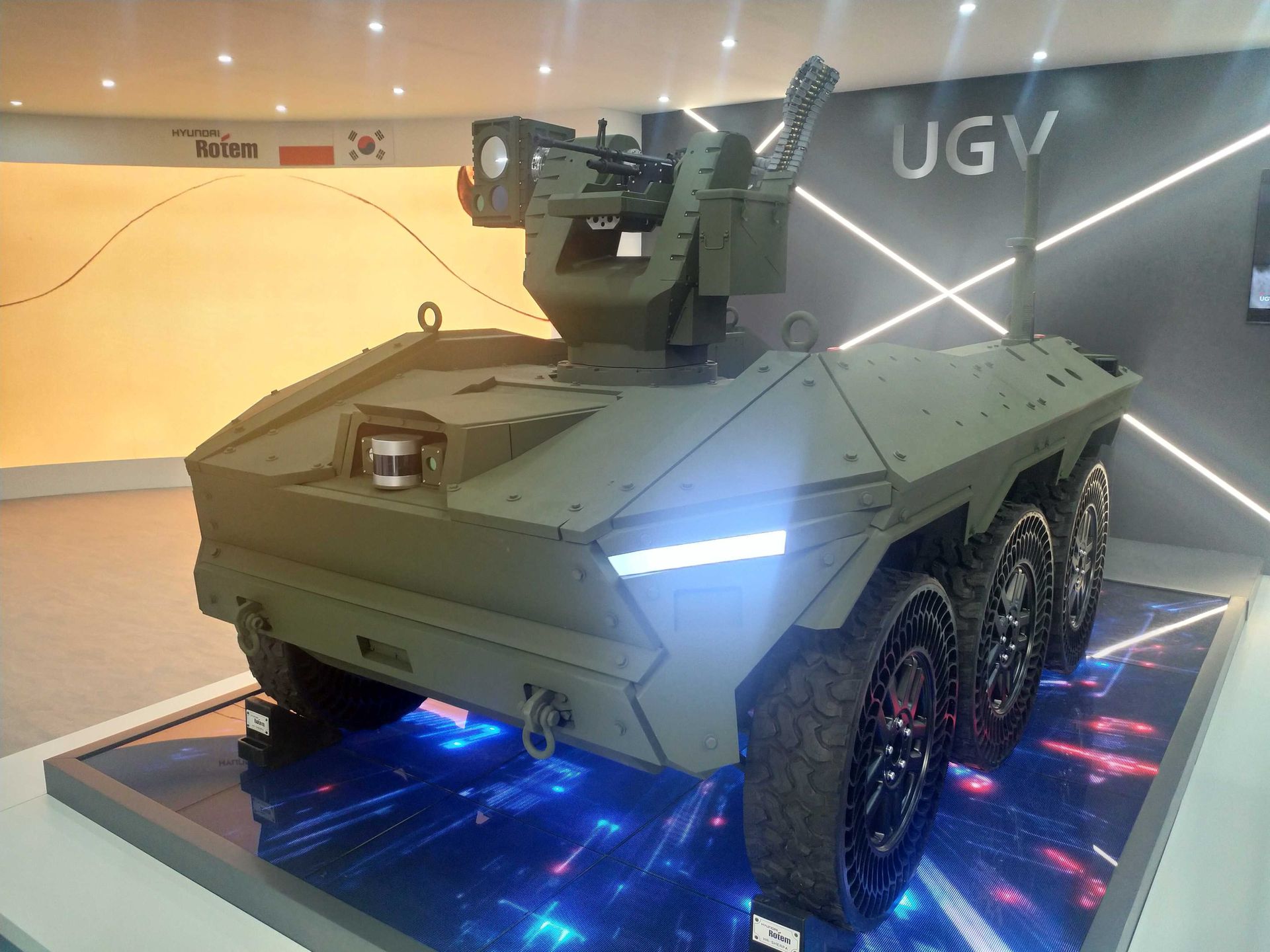 Bezzałogowy wielozadaniowy pojazd UGV.