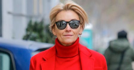 Martyna Wojciechowska pozuje W STANIKU i szortach, trzymając ŁUK. "To wciąż ja" (FOTO)