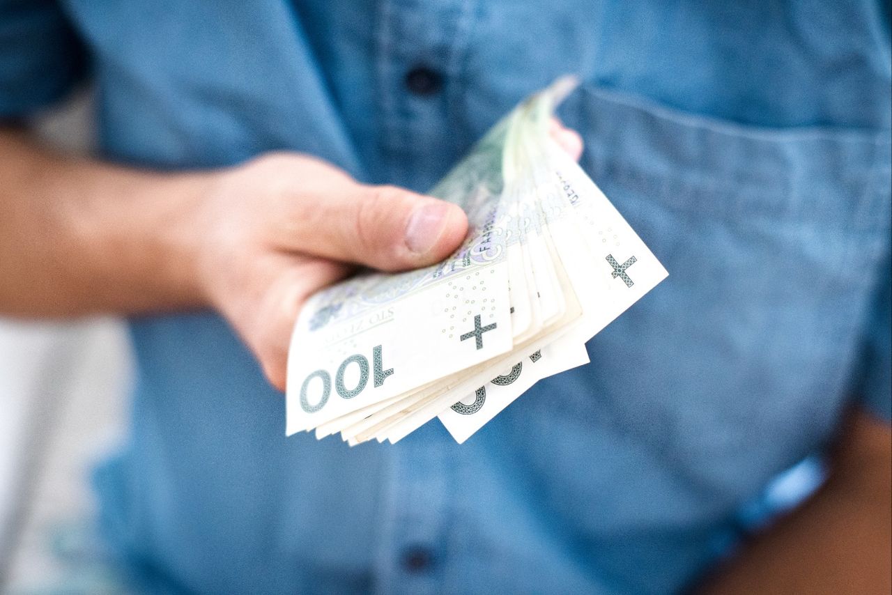 Szukają ludzi do pracy w wakacje. Płacą nawet 80 zł za godzinę