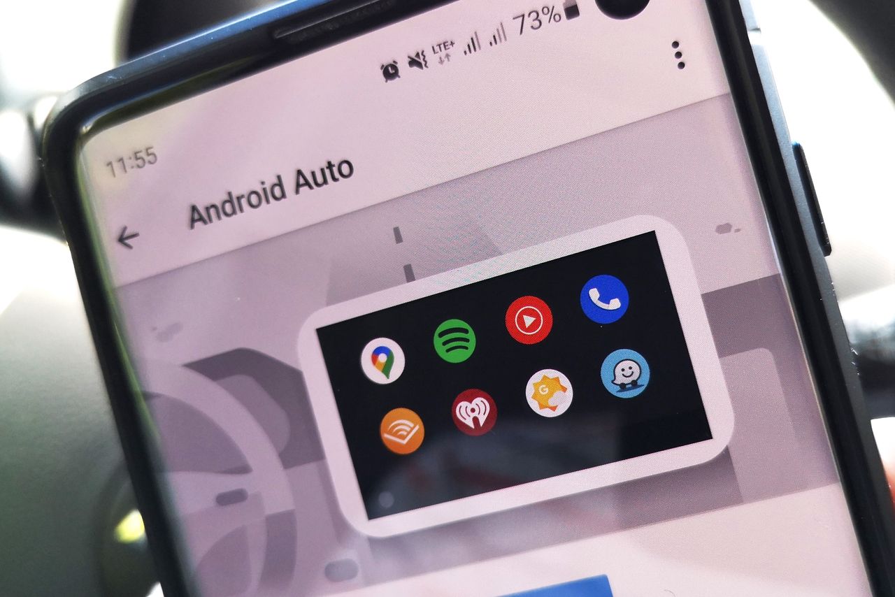 Android Auto glitch adds unexpected 'sigh' to WhatsApp messages