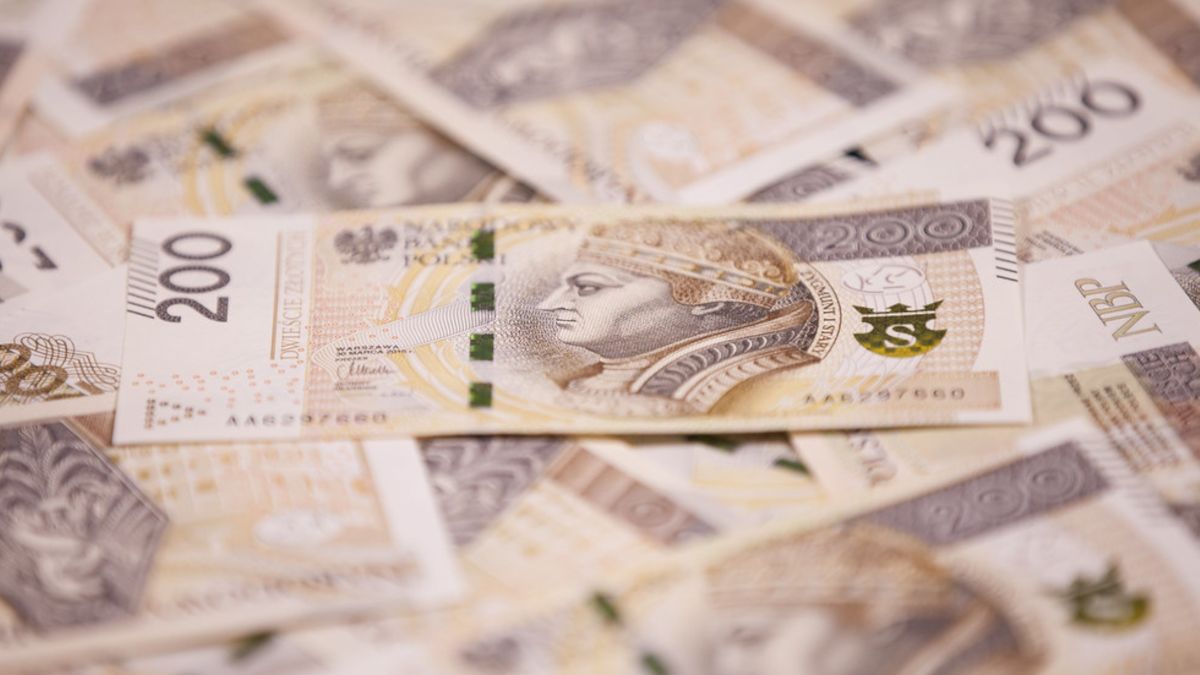 Banknoty o nominale 200 zł.