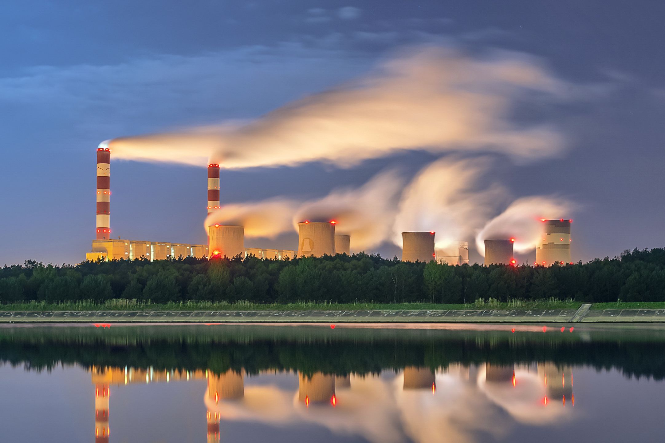 Wyłączenia bloków elektrowni w całym kraju. Na zdjęciu elektrownia Bełchatów