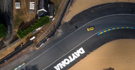Patrzymy na wyścig z innej perspektywy: 24 h Le Mans ze sterowca Goodyear Blimp