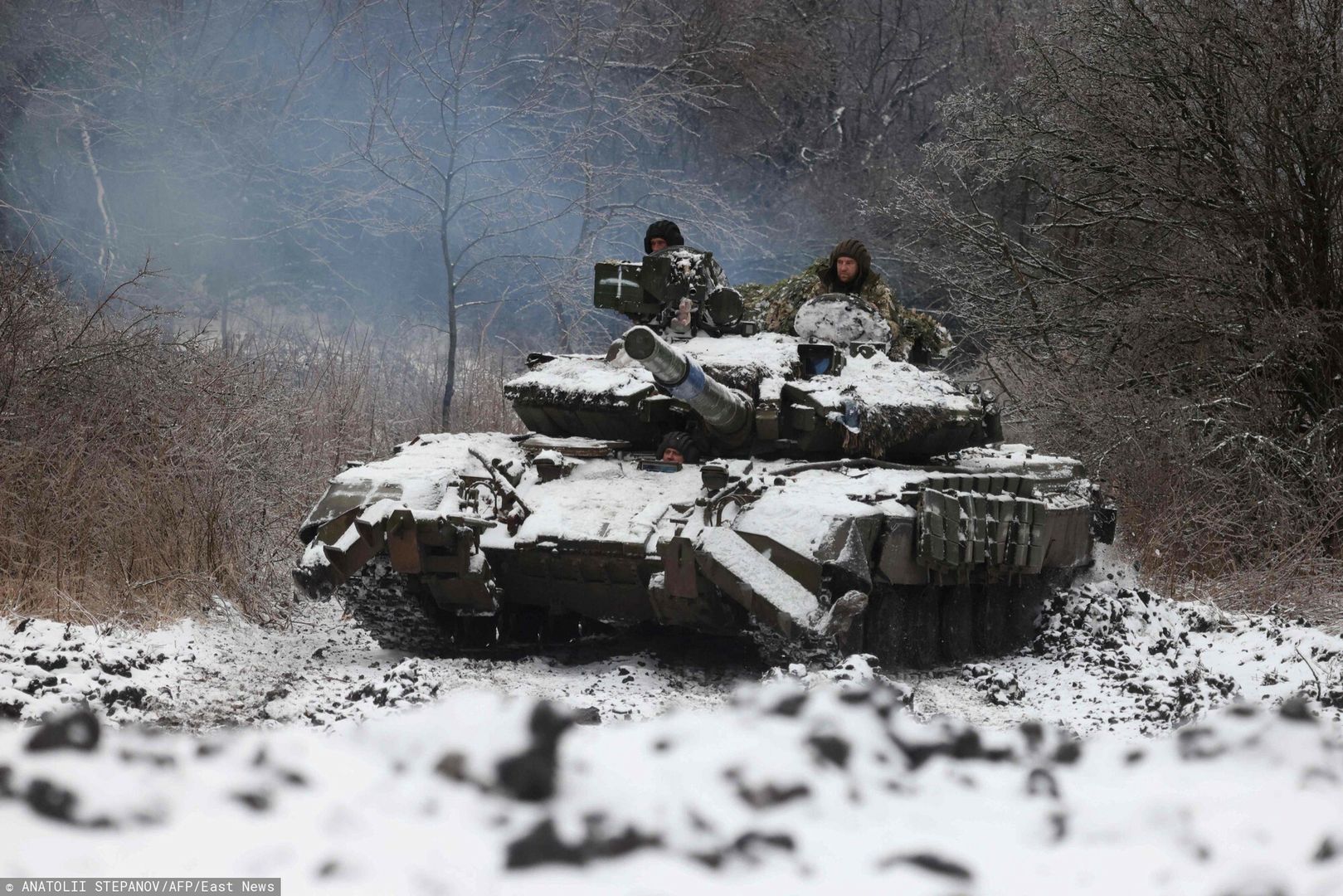 Wojna w Ukrainie rok 2023
Ukrainian soldiers drive a tank in a position near to the town of Bakhmut, Donetsk region, on December 13, 2023, amid the Russian invasion of Ukraine. (Photo by Anatolii STEPANOV / AFP)
ANATOLII STEPANOV