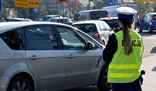 Białystok. Dziecko w nagrzanym aucie. Matka poszła na zakupy