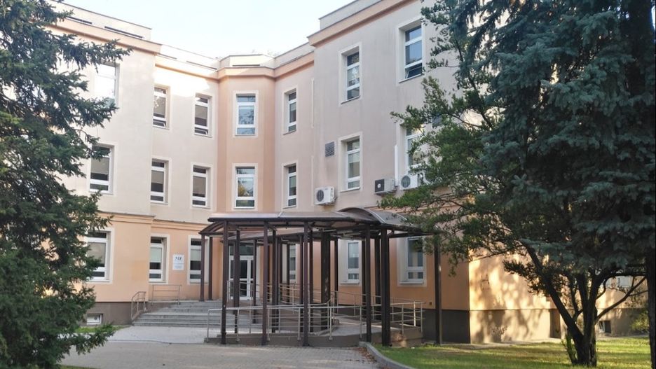 Koronawirus. Warszawa ze wzrostem zakażeń. Nowe ognisko w ośrodku dla cudzoziemców (na zdjęciu Szpital Wolski, gdzie wykryto pierwsze ognisko zakażeń)