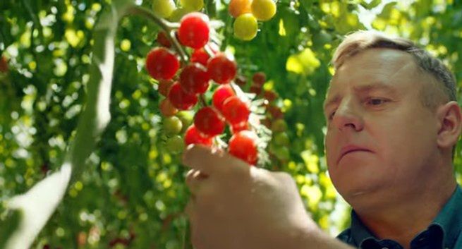 Biedronka podobnie jak Lidl w reklamie stawia na swoich dostawców