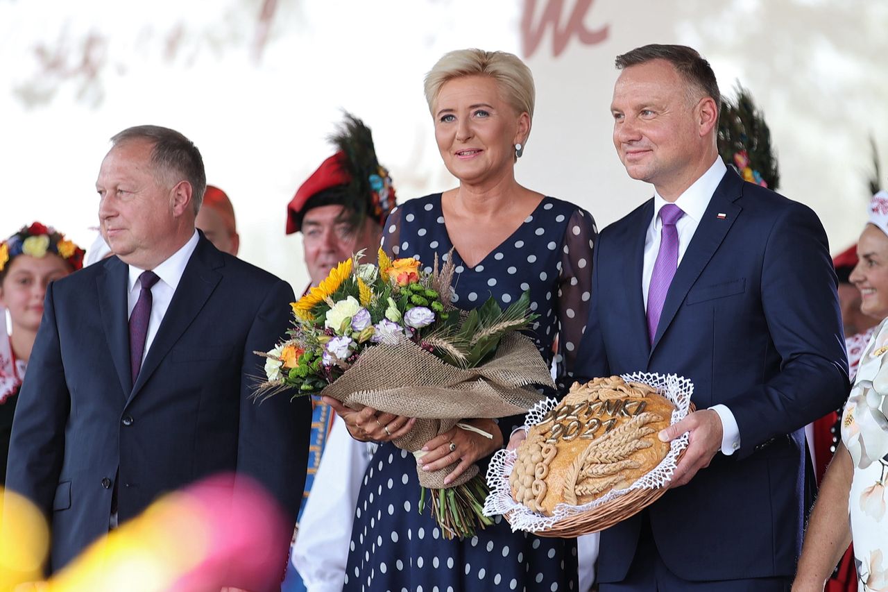 Andrzej Duda wziął udział w dożynkach. "Rolnicy zapewniają nam bezpieczeństwo żywnościowe" 