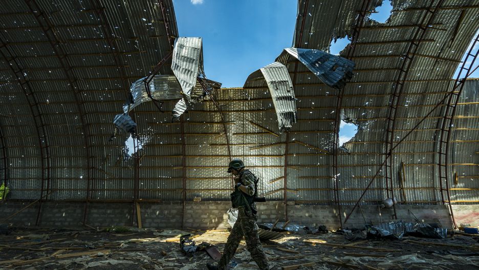 Ukraina odpiera rosyjską ofensywę, a dzięki wyrzutniom rakiet HIMARS, Moskwa nie jest już tak groźna jak wcześniej. 