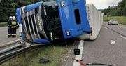 Tir runął na jezdnię. Utrudnienia na S7