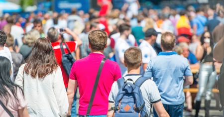 Prawie 3 mln Polaków płacą w ten sposób. Jest kilka pułapek