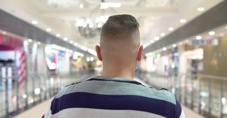 Poznań. Mężczyzna został pobity za zwrócenie uwagi na brak maseczek