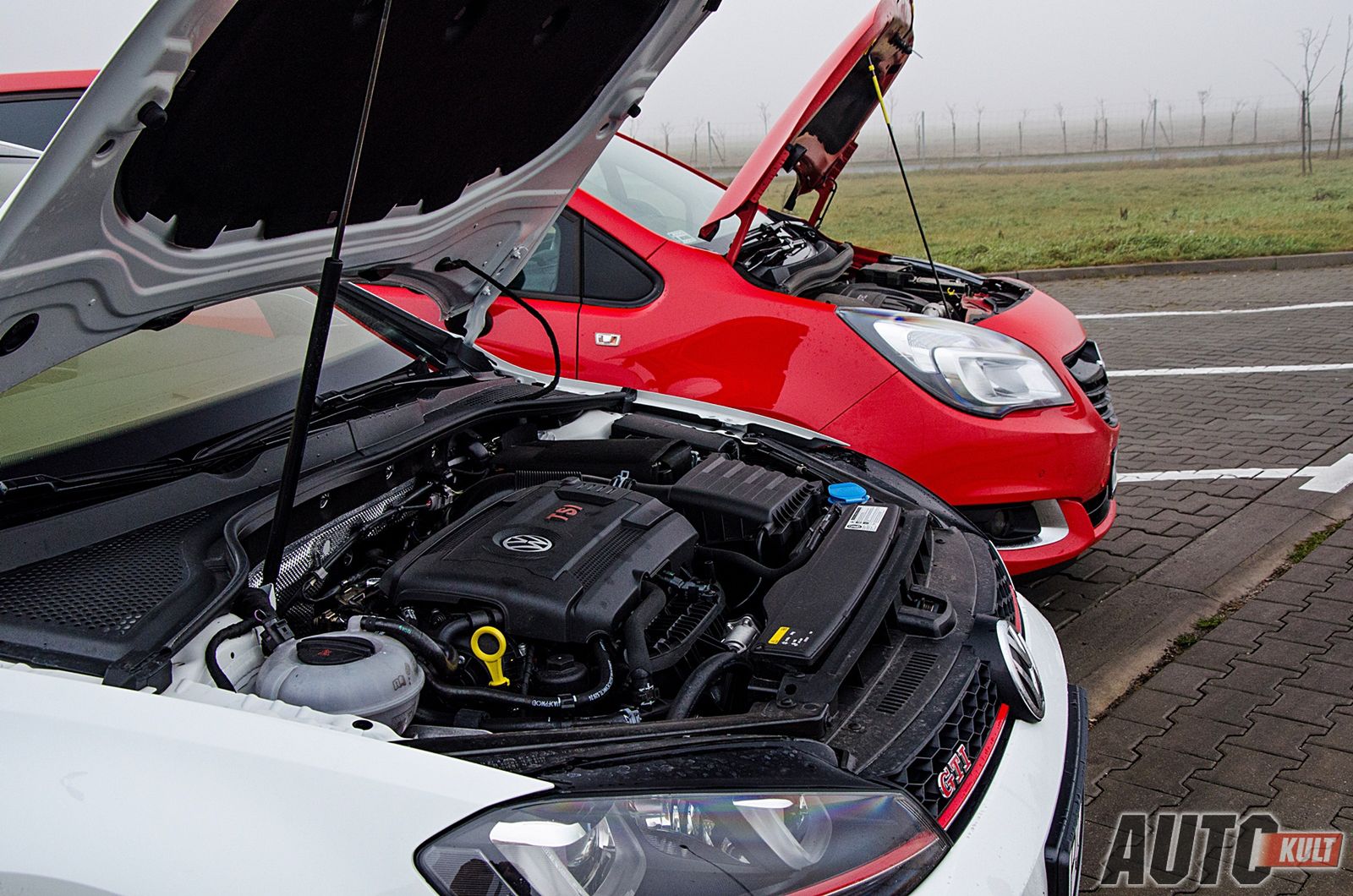 110-konny diesel o pojemności 1,6 kontra 230-konny, 2-litrowy benzyniak z turbodoładowaniem. Ponad dwa razy więcej mocy, ale różnica w maksymalnym momencie obrotowym to tylko 50 Nm na korzyść sportowego samochodu