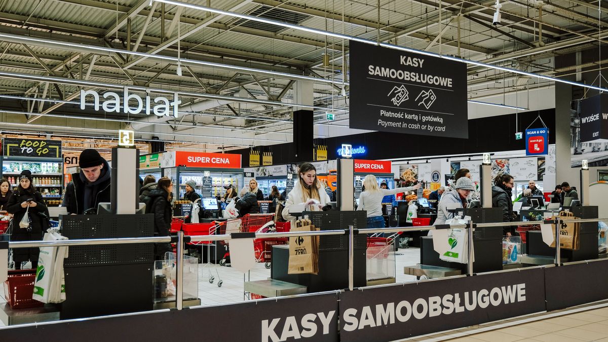 Shoppers use self-checkout areas at a Carrefour SA supermarket inside the Galeria Wilenska shopping mall in Warsaw, Poland, on Thursday, Dec. 21, 2023. The central bank halted interest rate cuts after the Oct. 15 parliamentary election unexpectedly brought the pro-European Union opposition to power, along with their promises to boost budget spending. Photographer: Damian Lemaski/Bloomberg via Getty Images
