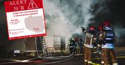 "Zostań w domu i zamknij okna". Alert RCB po pożarze hali na Śląsku