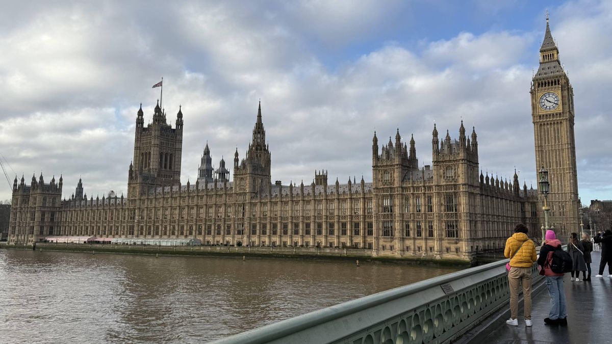 Downing Street ostrzega posłów: Nie zostawiajcie drinków bez nadzoru