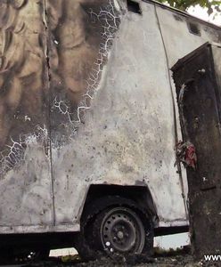 Podpalił przyczepę gastronomiczną. Kuriozalne tłumaczenia 47-latka