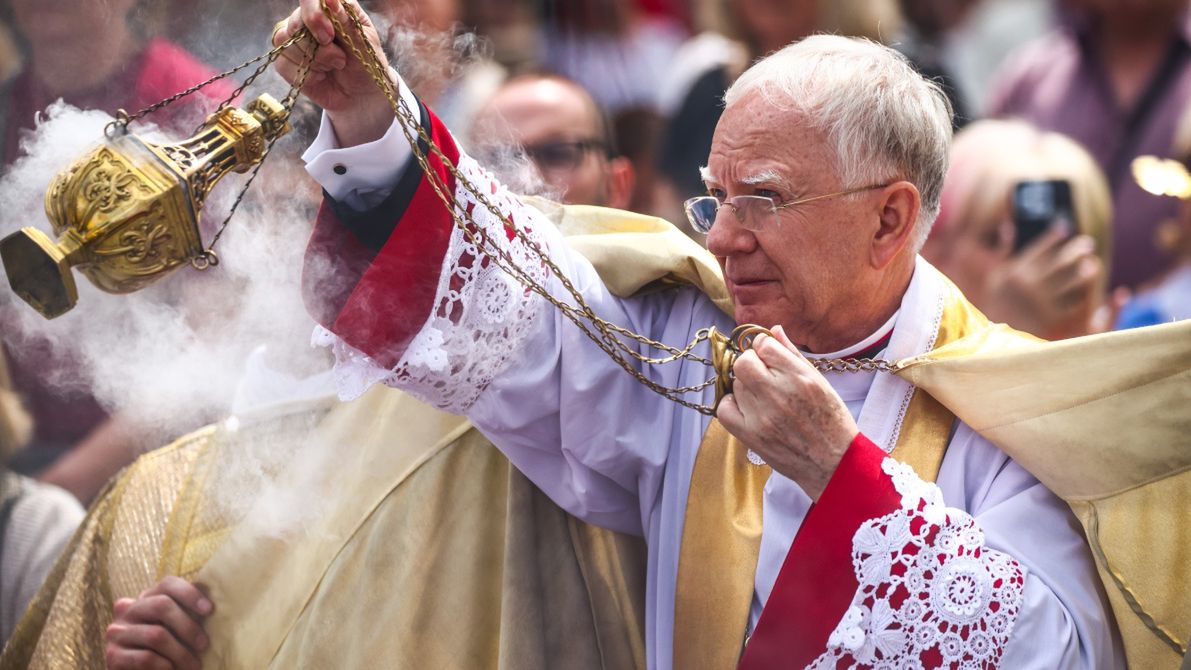 Apb Jędraszewski przygotowuje się do emerytury. Tak się zabezpiecza
