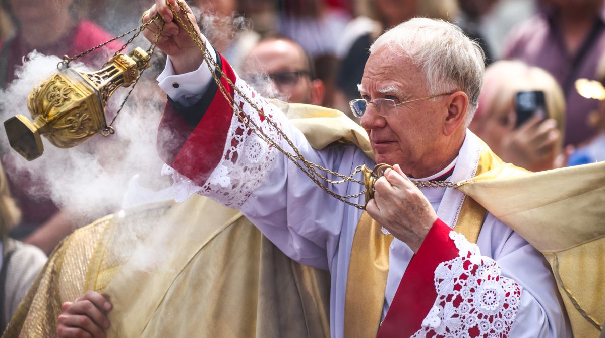 W Krakowie huczy. Abp Jędraszewski "przejmuje wszystko, co się da"