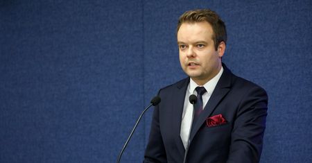 Zwrócił się z apelem do TVN-u. Nagły zwrot na konferencji