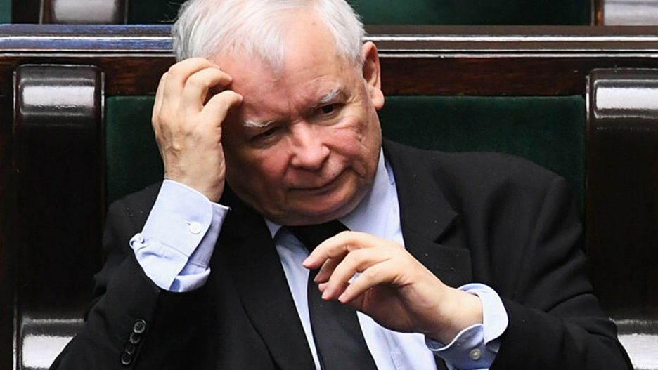 Słynna "biografia Kaczyńskiego" sprzedaje się, mimo tych pustych stron