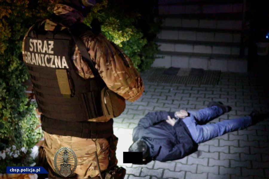 Akcja CBŚP. Rozbito gang przemytników ludzi. Wietnamczycy przewożeni w skrytkach 