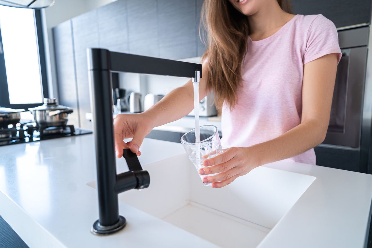 Łódź: Woda z kranu za darmo w restauracjach? Co o tym myślą łodzianie?