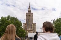 Spectators watch from the streets below as Estonian slackliner Jaan Roose crosses a highline suspended above the center of Warsaw, Poland. (Photo by Marek Antoni Iwanczuk/NurPhoto via Getty Images)