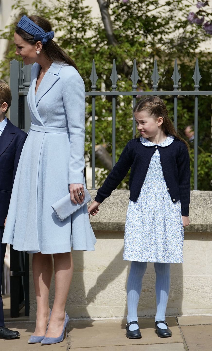 Brytyjska rodzina królewska w drodze na mszę wielkanocną. Kate i William przyciągali wszystkie spojrzenia. George i Charlotte nie byli zadowoleni