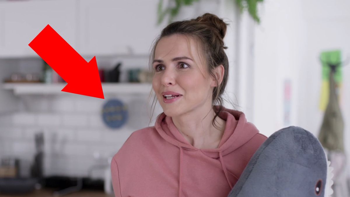 Marta Żmuda-Trzebiatowska gra aktorkę, która ma w kuchni osobliwą ozdobę na ścianie