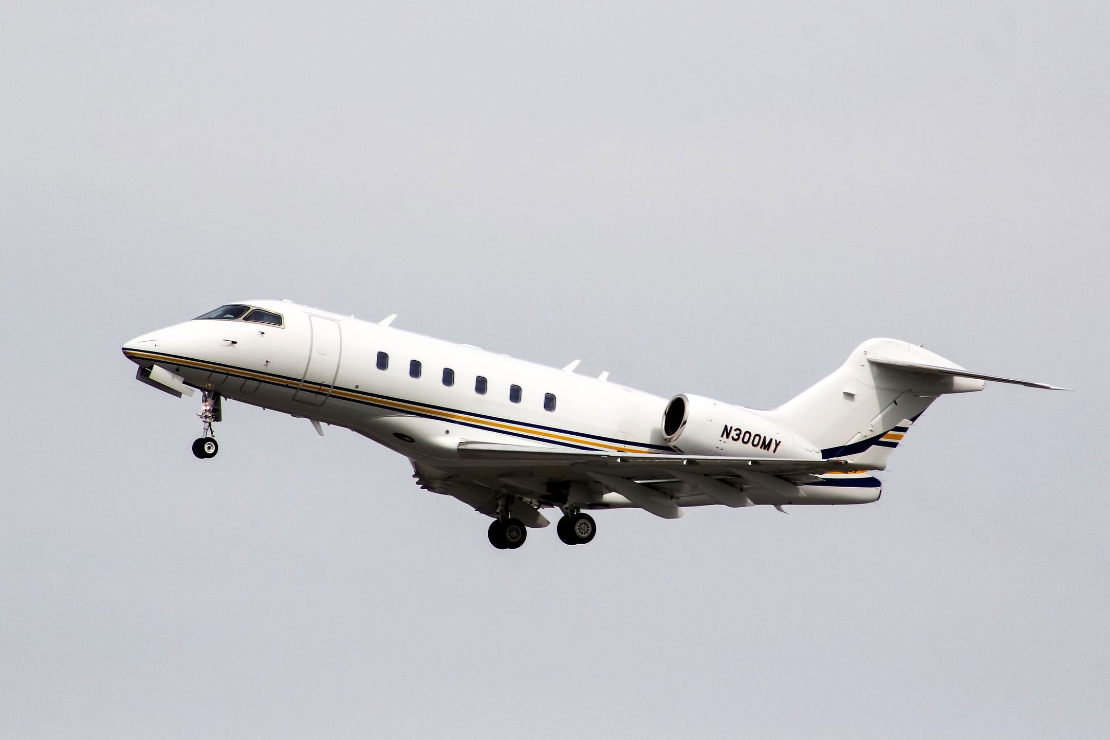 Bombardier Challenger 300 9 marca wystartował z Moskwy i przeleciał and Polską 