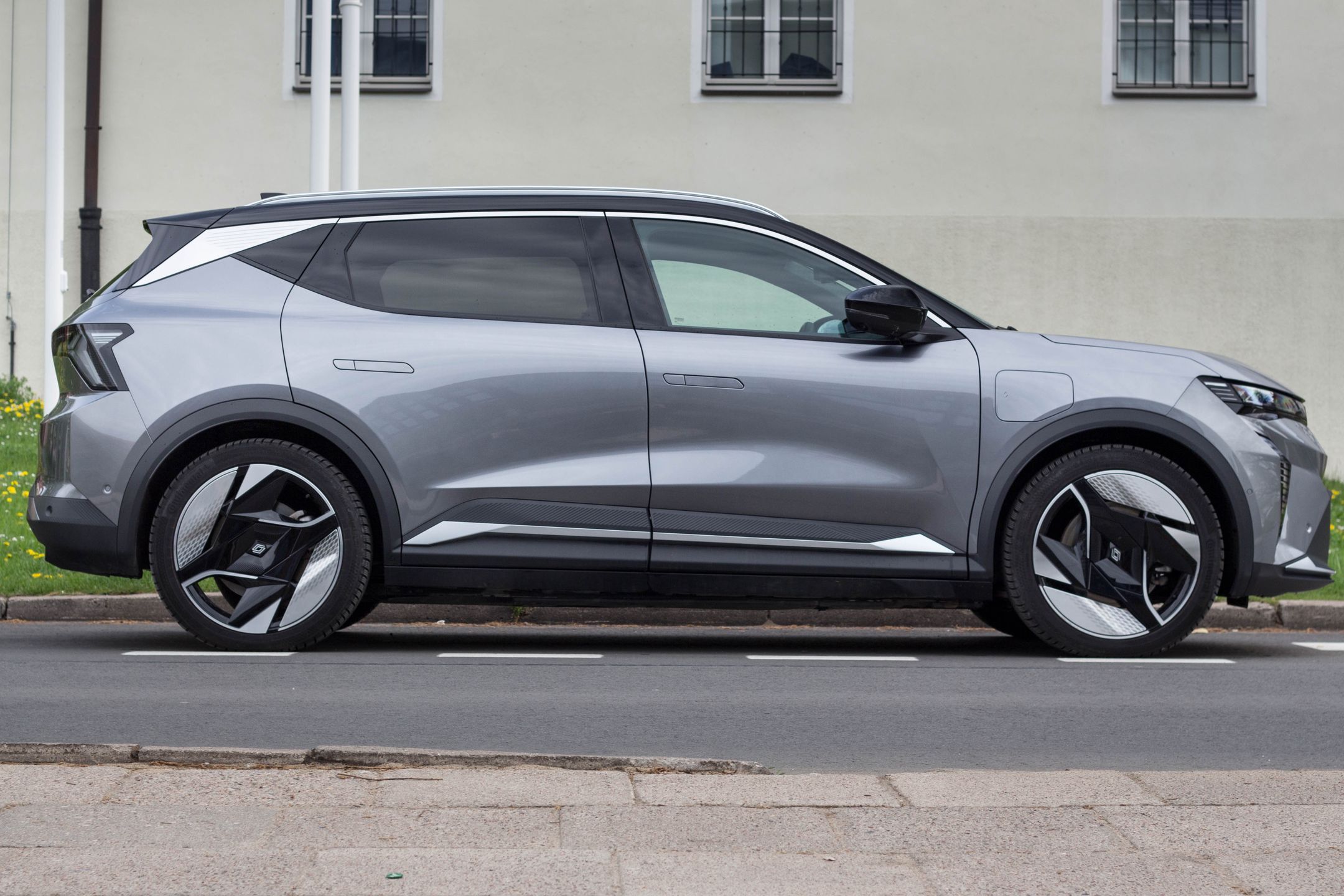 Renault Scenic E-Tech iconic long range