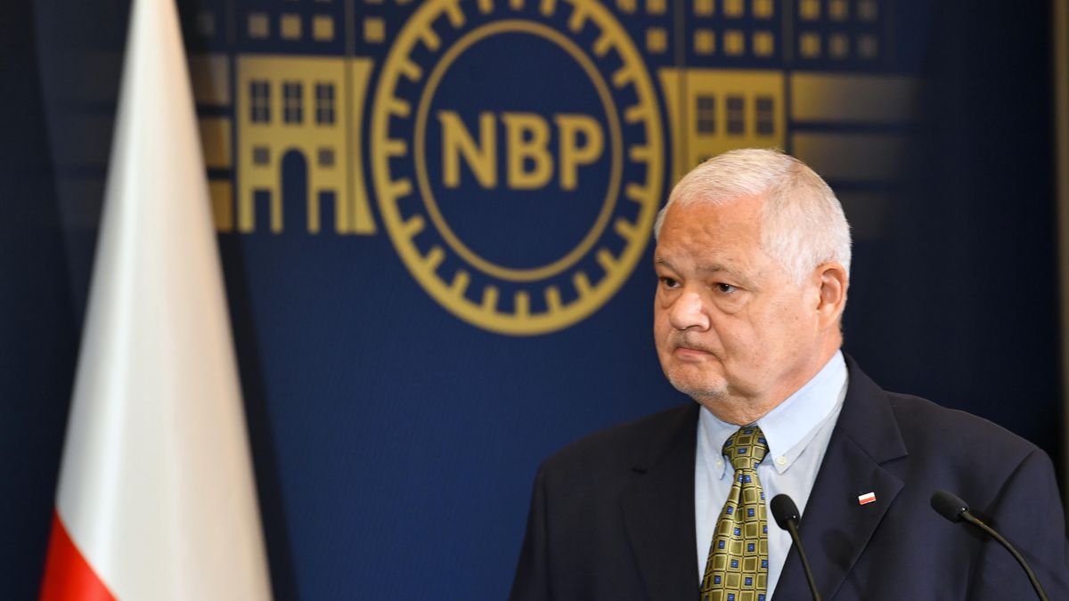 Bierna postawa szefa NBP Adama Glapińskiego wobec inflacji  sprawiła, że wylądował na trzecim miejscu od końca w rankingu szefów banków centralnych w Europie 