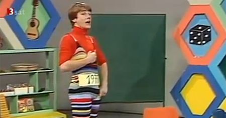WTF dnia: młody Christoph Waltz śpiewa w austriackim programie dla dzieci [wideo]