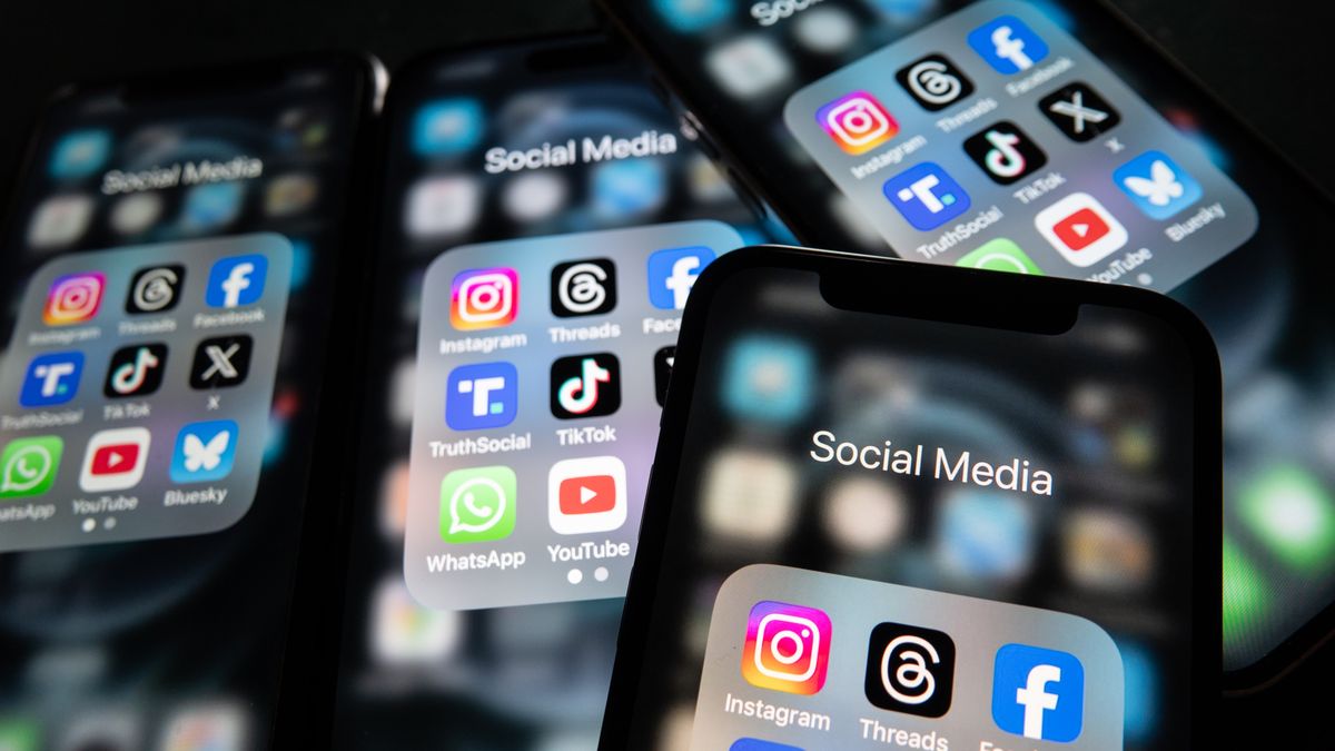 Australia Bans Social Media For Under 16s
Anna Barclay